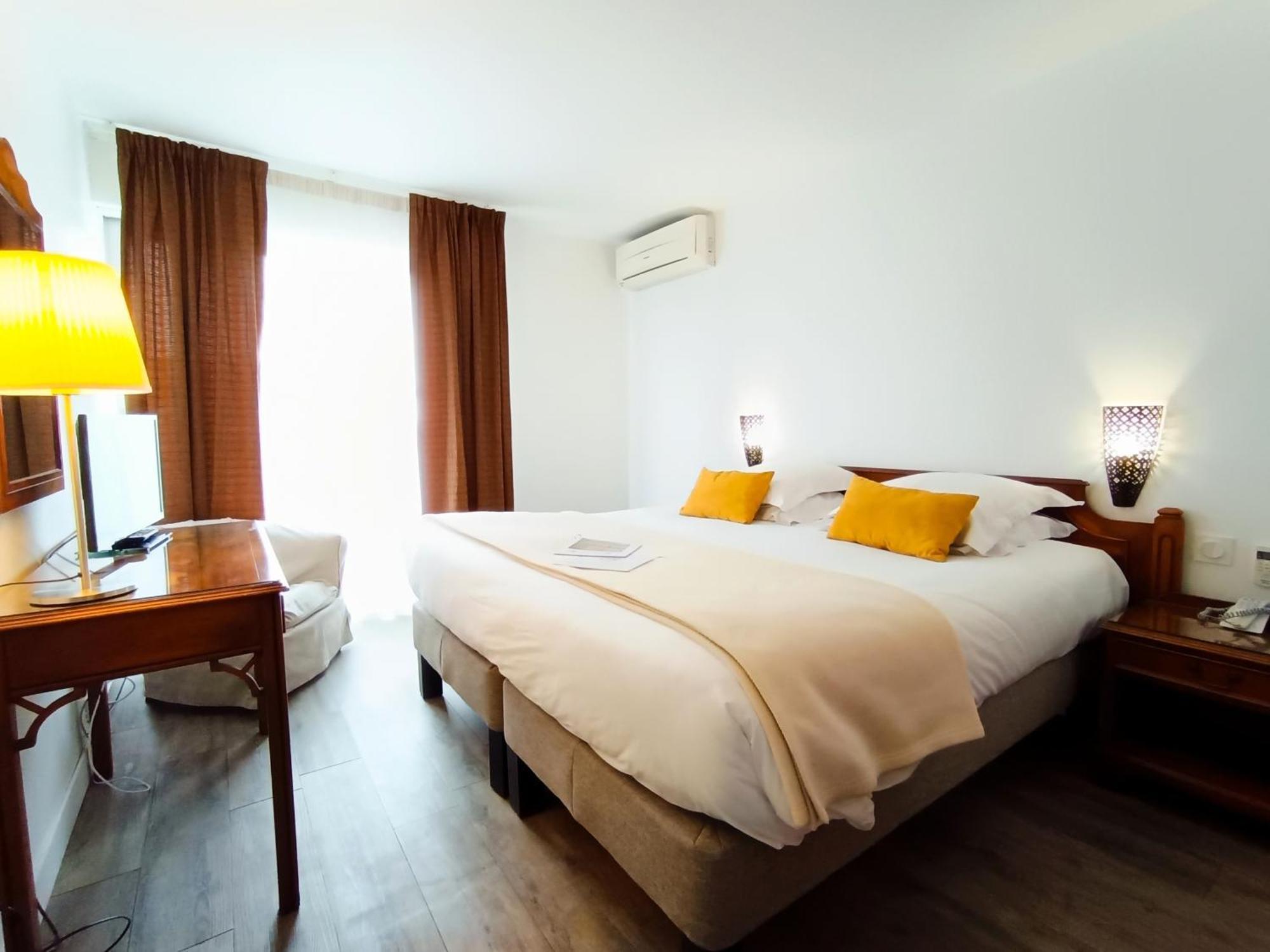 Hotel Des Tuileries Nîmes Eksteriør billede